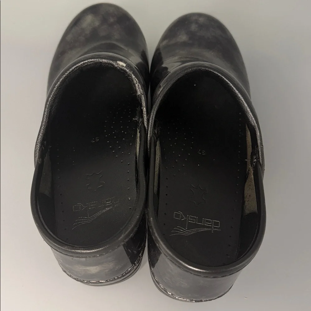 Dansko XP 2.0 Professional Pewter Marbled Patent Leather Clogs – Size 37‎